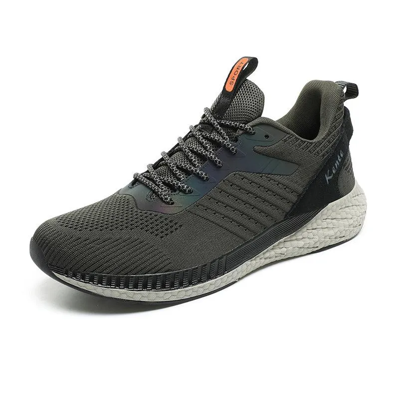 Lightweight breathable sports shoes